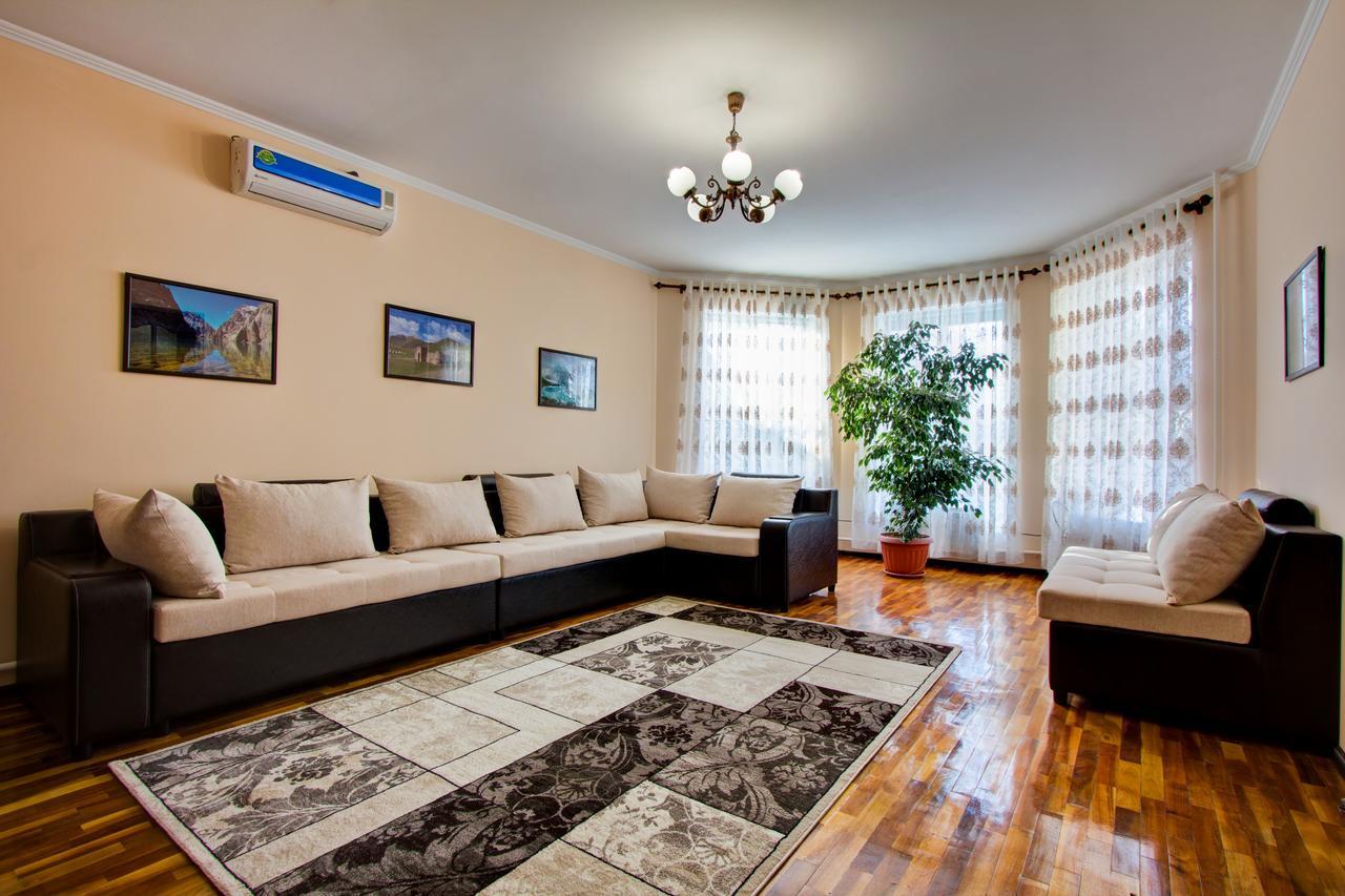 Centre Hostel Μπισκέκ Εξωτερικό φωτογραφία