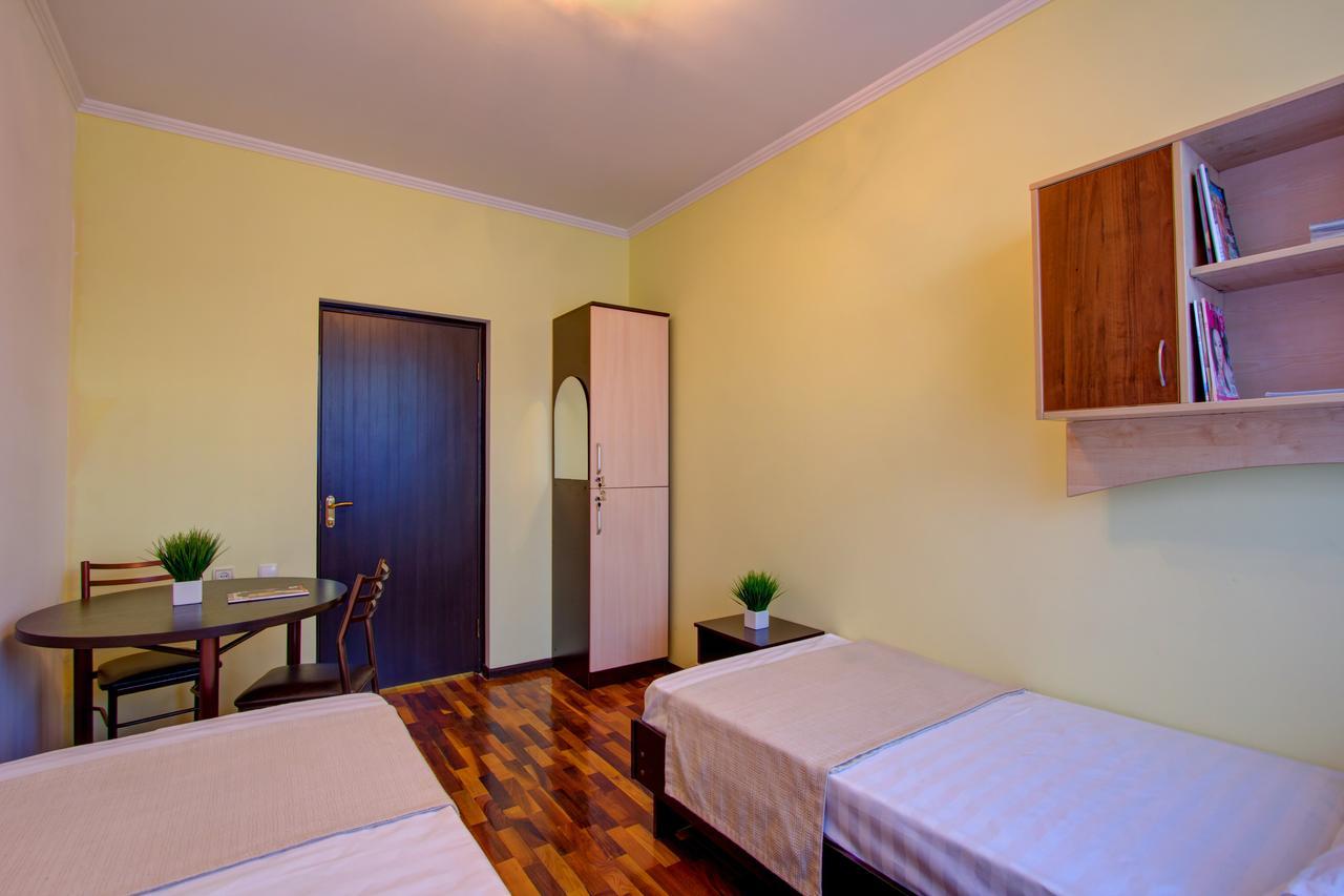 Centre Hostel Μπισκέκ Εξωτερικό φωτογραφία