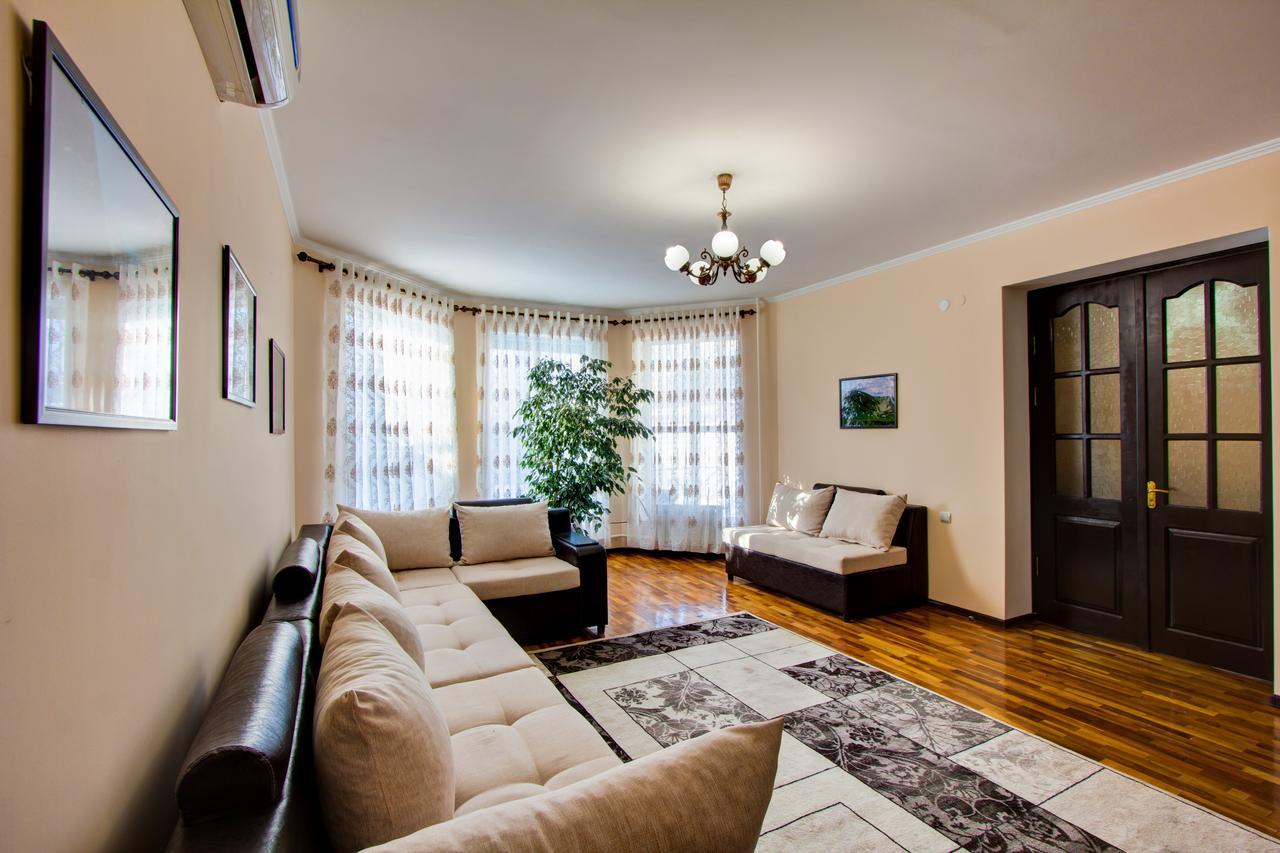Centre Hostel Μπισκέκ Εξωτερικό φωτογραφία
